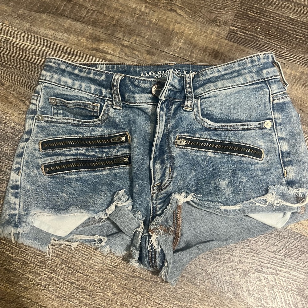 AE high rise shortie. Size 4! Stretchy material.